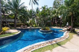Muang Samui Spa Resort in Chaweng, image may contain: Hotel, Resort, Villa, Pool