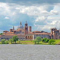 Lo skyline della città dal ponte di S. Giorgio-Campo Canoa