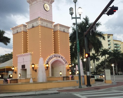 Boca Raton's Town Center mall adds four new stores. Find out what new  eatery is coming.