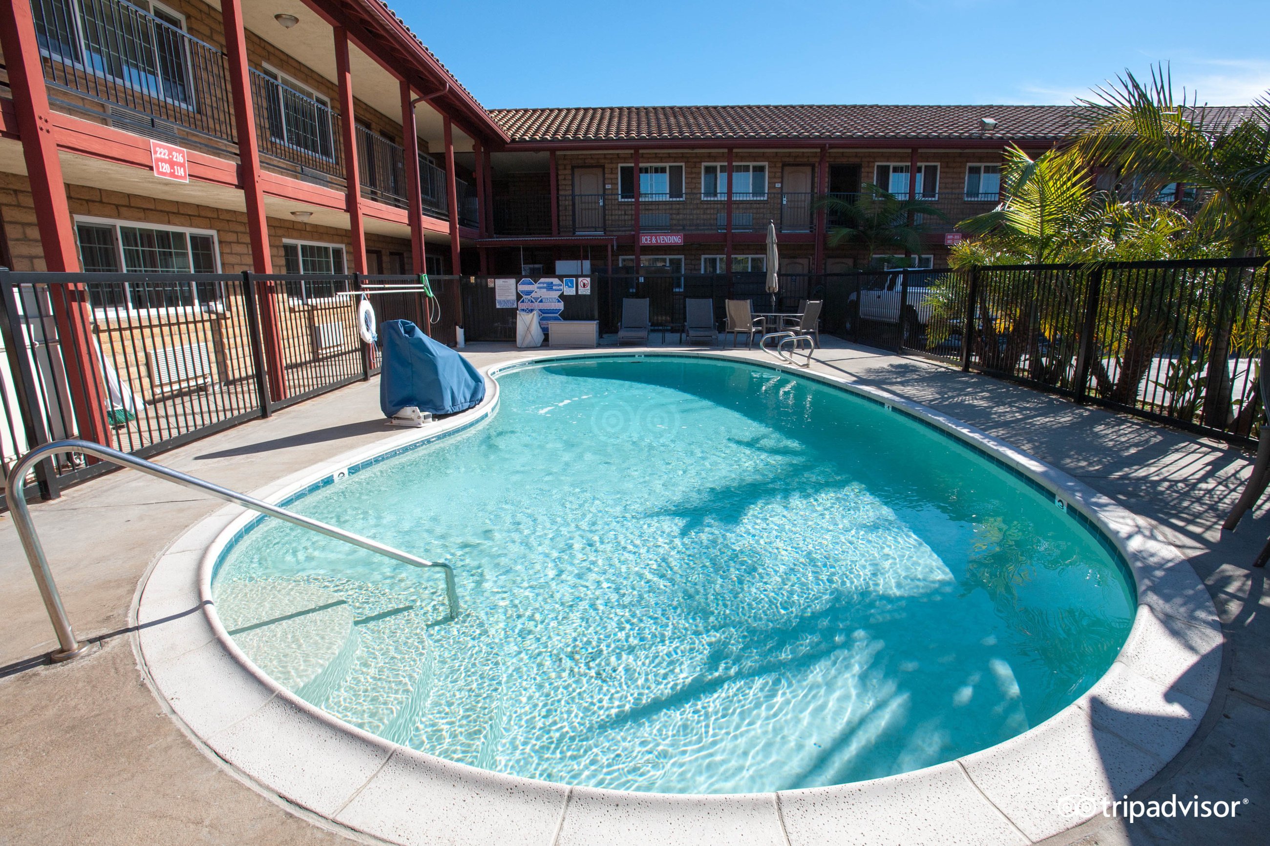 Motel 6 Carlsbad CA North Pool Pictures Reviews Tripadvisor   Pool  V5716971 