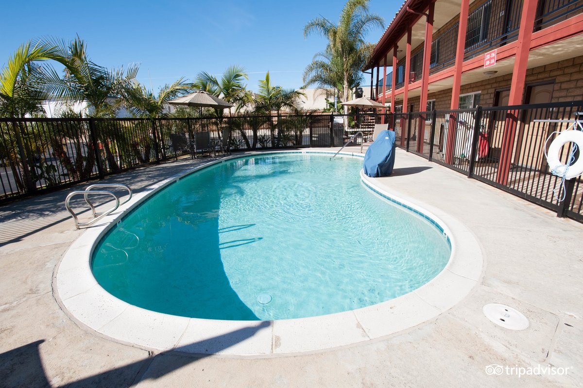 Motel 6 Carlsbad, CA - North Pool: Pictures & Reviews - Tripadvisor