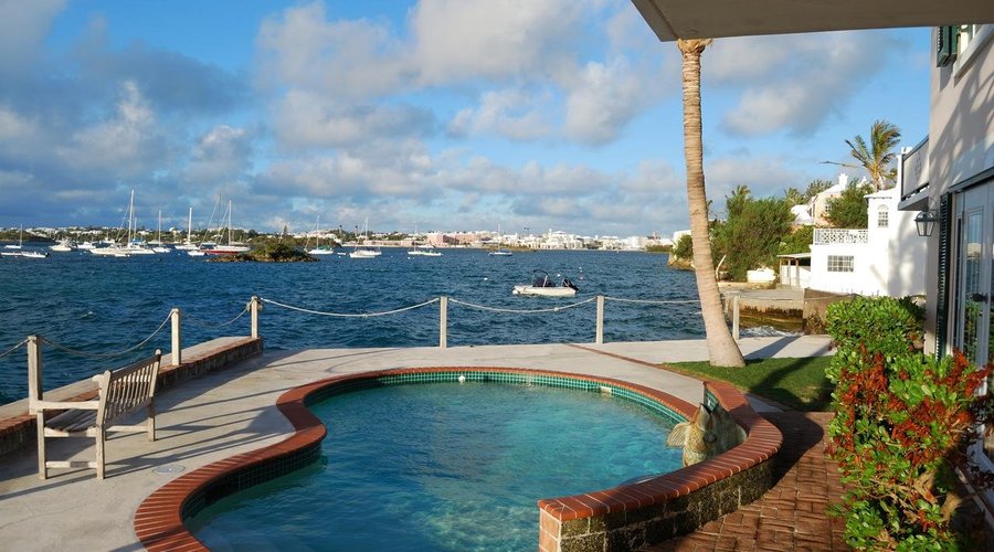 pool looking to Hamilton