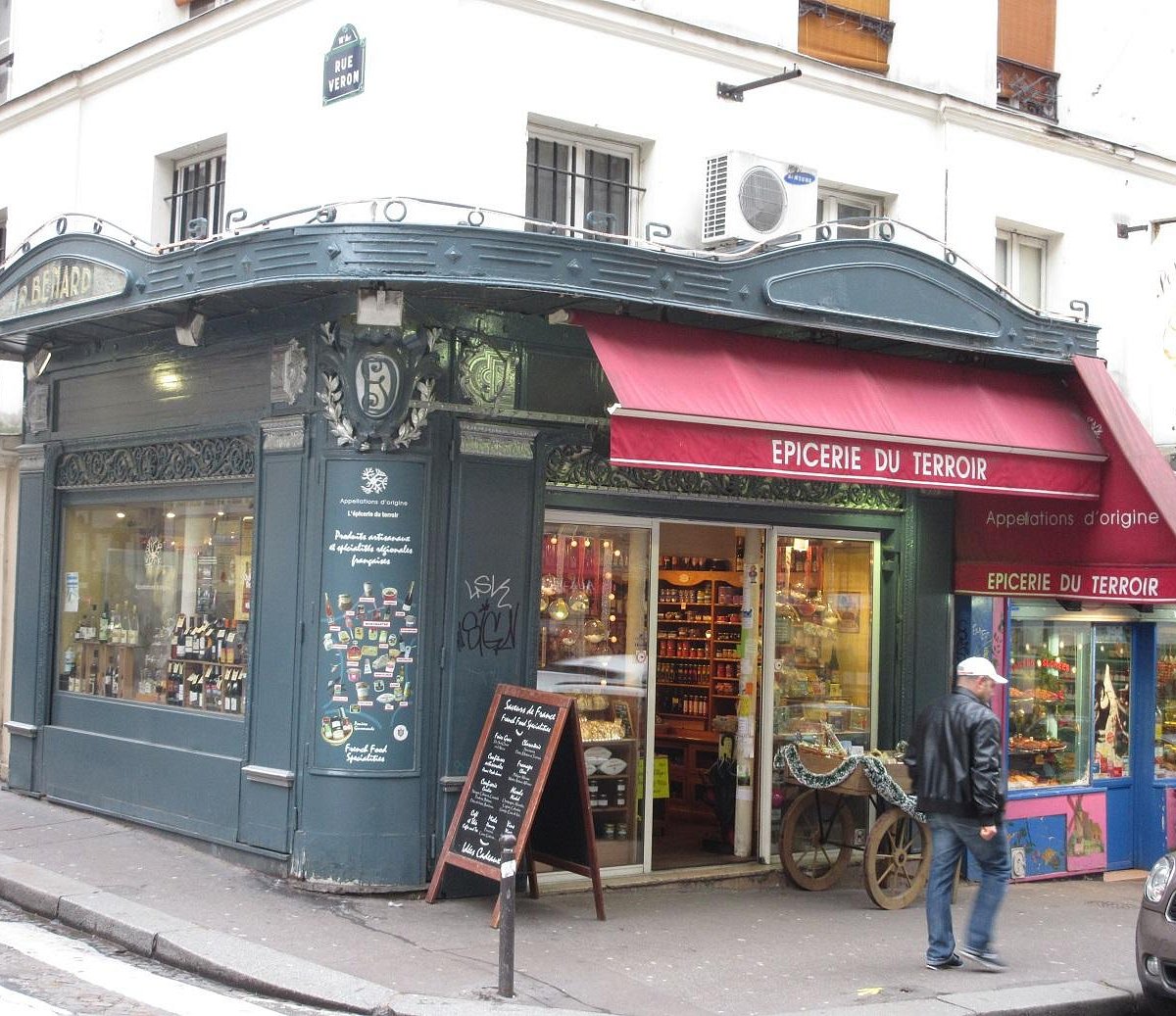 Paris epicerie - a local grocery store in the Marais district of