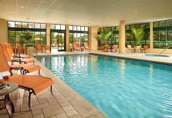 hotels in hiram ga with indoor pool