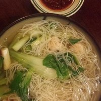Seafood noodle soup w/thin noodles