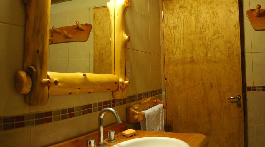MUEBLES DE ARTESANOS DE LA ZONA