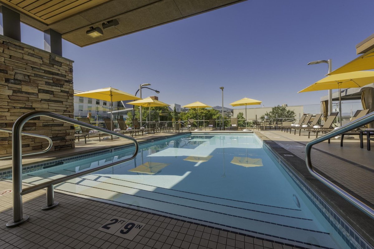 Delta Hotels Kamloops Pool: Pictures & Reviews - Tripadvisor