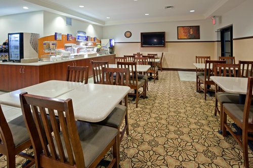 HOLIDAY INN EXPRESS & SUITES ST. PAUL - WOODBURY, AN IHG HOTEL $98 ...