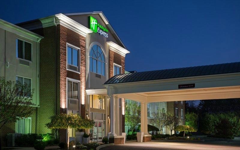 Experience the difference at the Holiday Inn Express & Suites in Warren, Ohio.