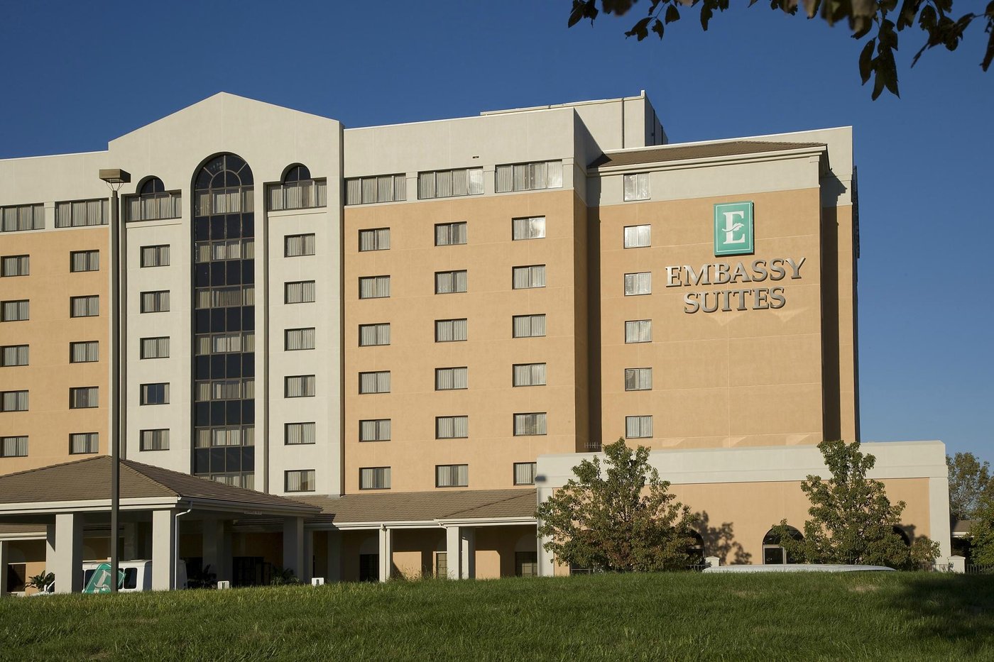 Embassy Suites by Hilton Kansas City International Airport Shops ...