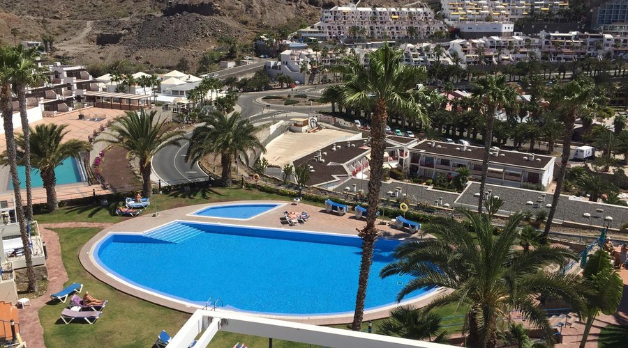 The pool at Monte Golf Apartments