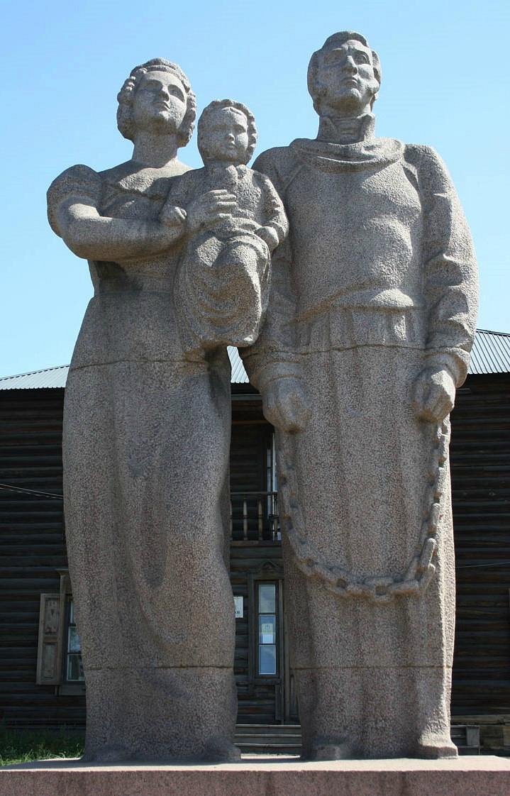 Мемориал семьи. Петровск Забайкальский памятник декабристам. Музей Декабристов Петровск-Забайкальский.