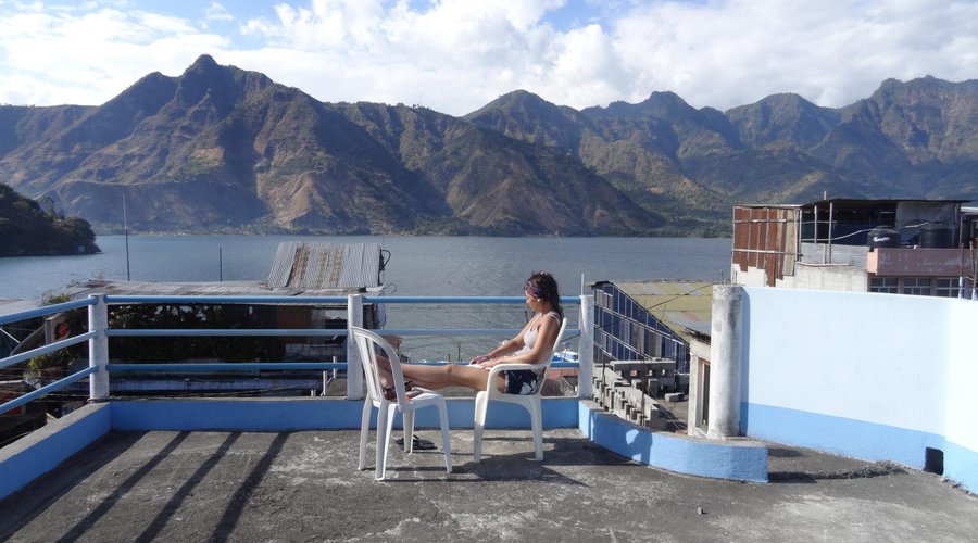 terraza vista al lago