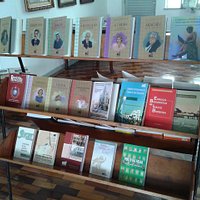 Literatura histórica à venda no local