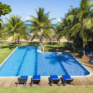 piscina frente mar