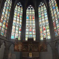 Retable et vitraux du choeur