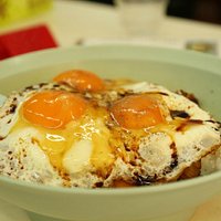 大盛り、目玉焼き3つ!