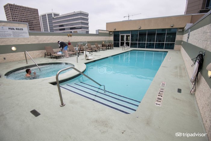 The Royal Sonesta Houston Galleria Pool: Pictures & Reviews - Tripadvisor