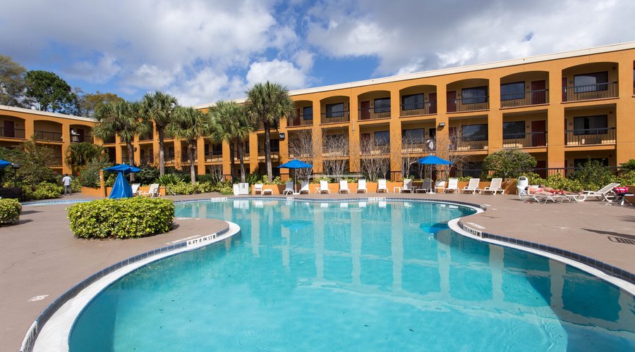 The Pool at the Quality Suites Universal South