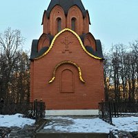 Часовня с обратной стороны.