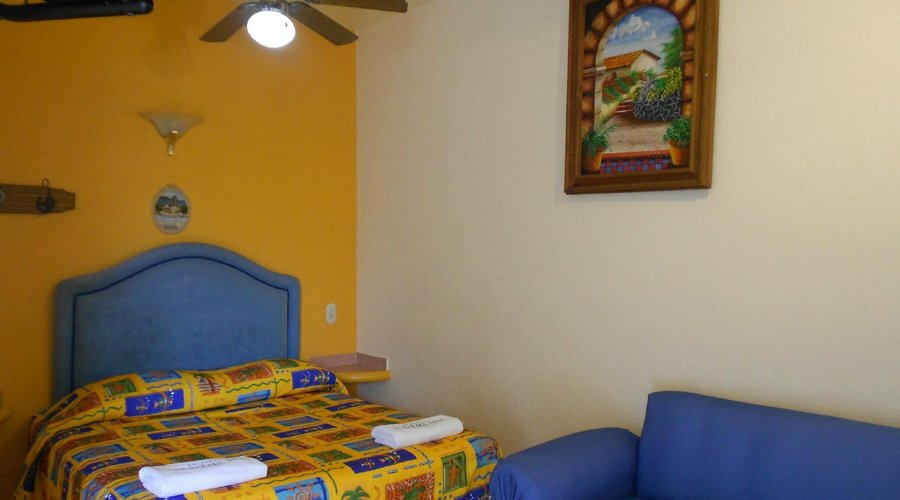 Habitación Queen y Sofá cama