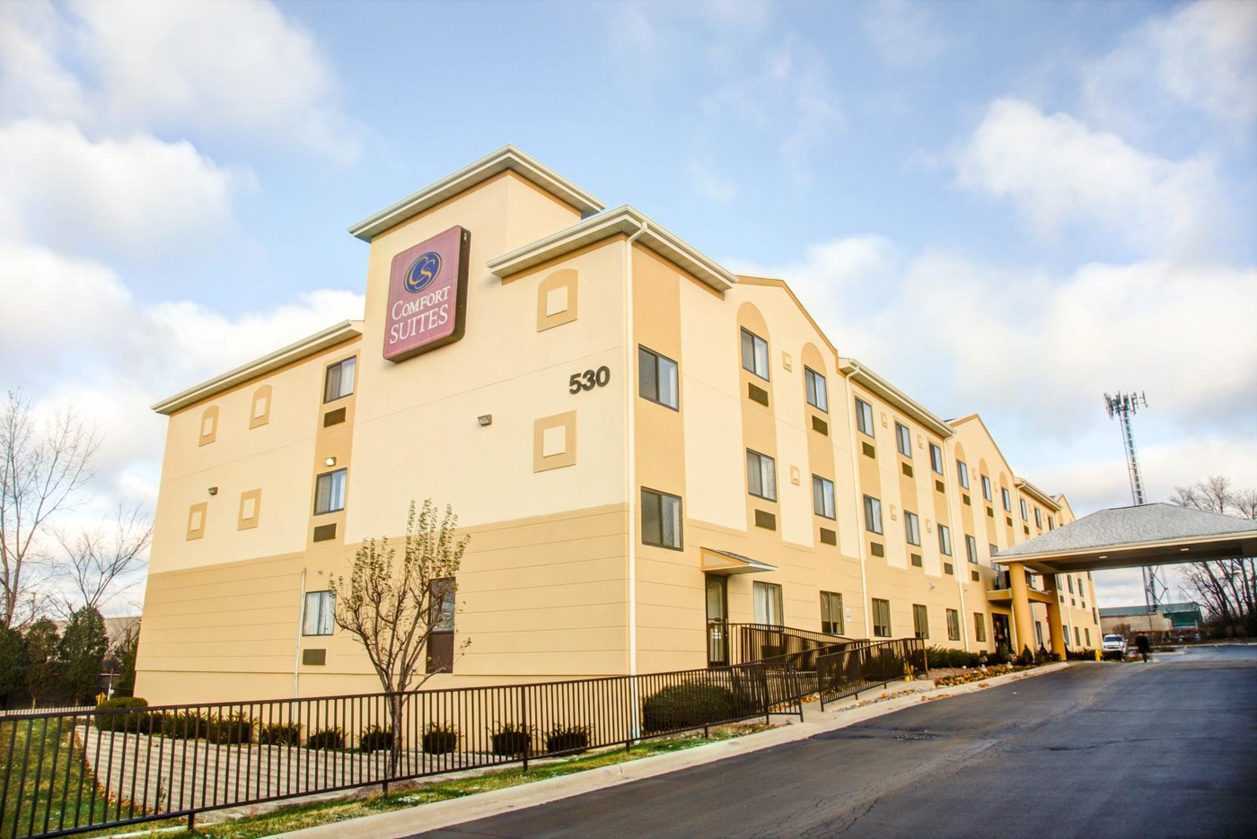 COMFORT SUITES LOMBARD ADDISON Updated 2024 Prices & Hotel Reviews (IL)