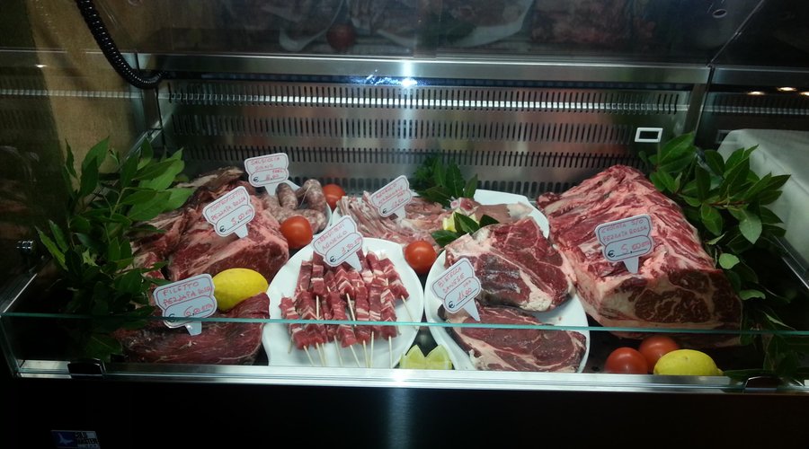 E adesso troviamo anche carne alla brace !!