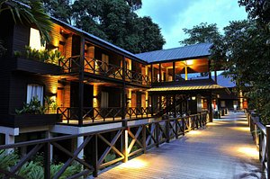 Mulu Marriott Resort & Spa in Gunung Mulu National Park, image may contain: Resort, Hotel, Villa, Waterfront