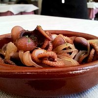 Ración de pulptos encbollados