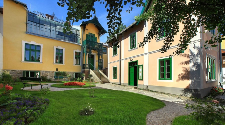 Museum front garden