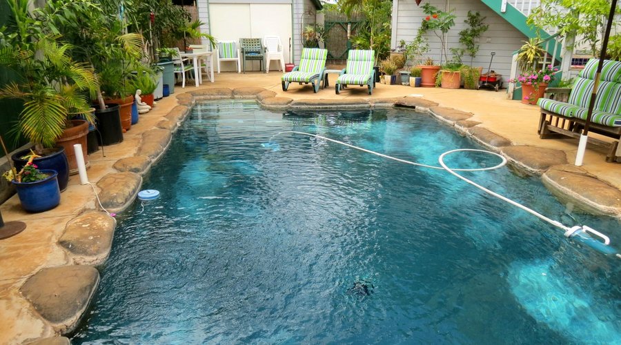 Two Mermaids pool area