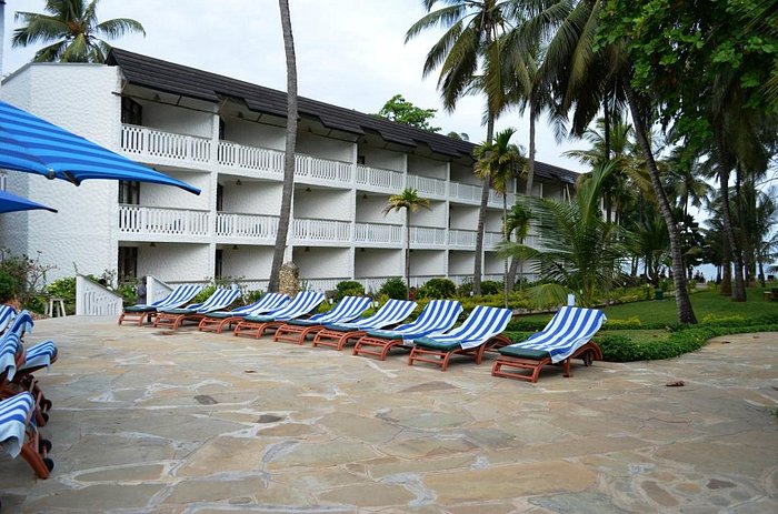 travellers beach hotel bamburi