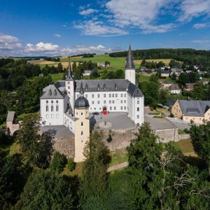 Schlosshotel Purschenstein exterior