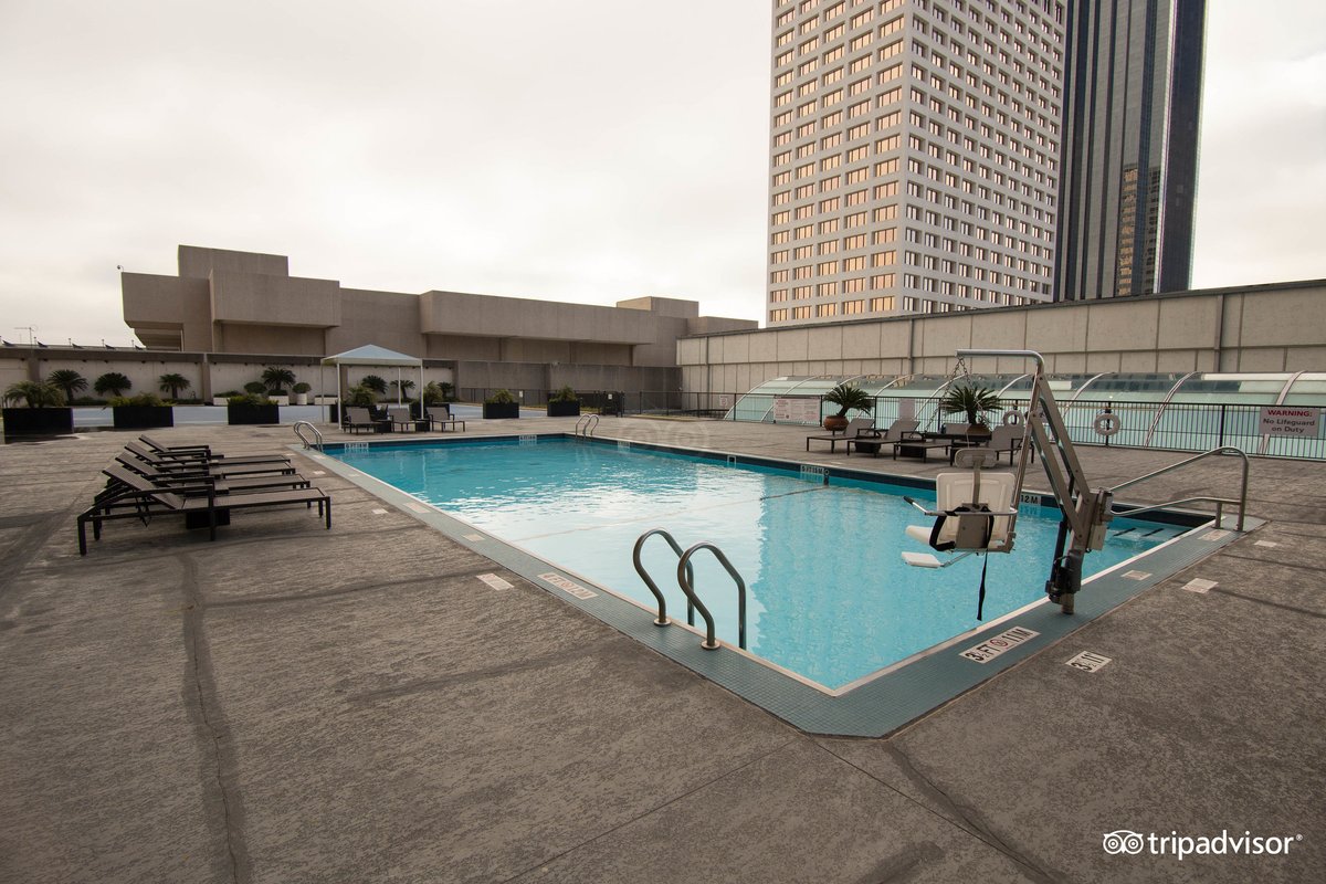 The Westin Oaks Houston At The Galleria Pool Pictures & Reviews ...