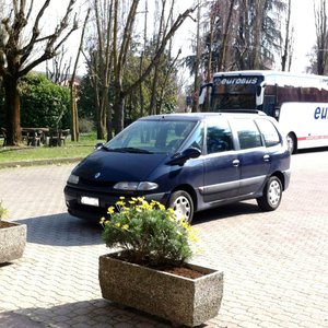 AMPIO PARCHEGGIO ESTERNO