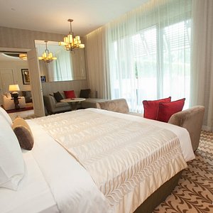 The Deluxe Room at the Resorts World Sentosa - Equarius Hotel