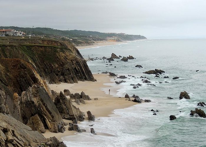 la costa con scogli
