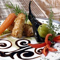 Cauda de jacaré com mini legumes Orgânicos.