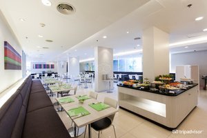 用餐 