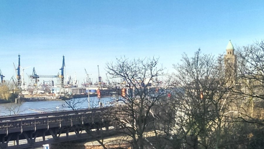 Zimmer 301: Aussicht Richtung Landungsbrücken