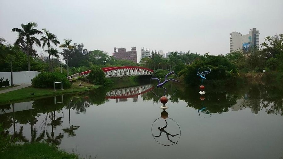 高雄中央公園内の池