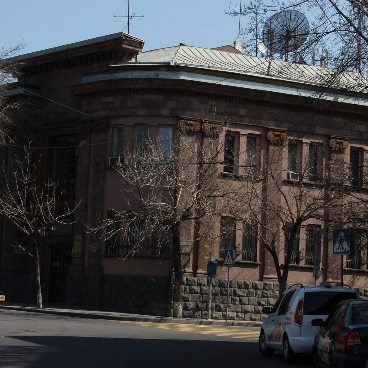 Музей искусств ереван. Folk Arts Museum Ереван. Музей современного искусства Ереван. Музей народного творчества Ереван Абовян 64. Folk Art Museum Yerevan.