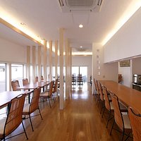 明るい店内
