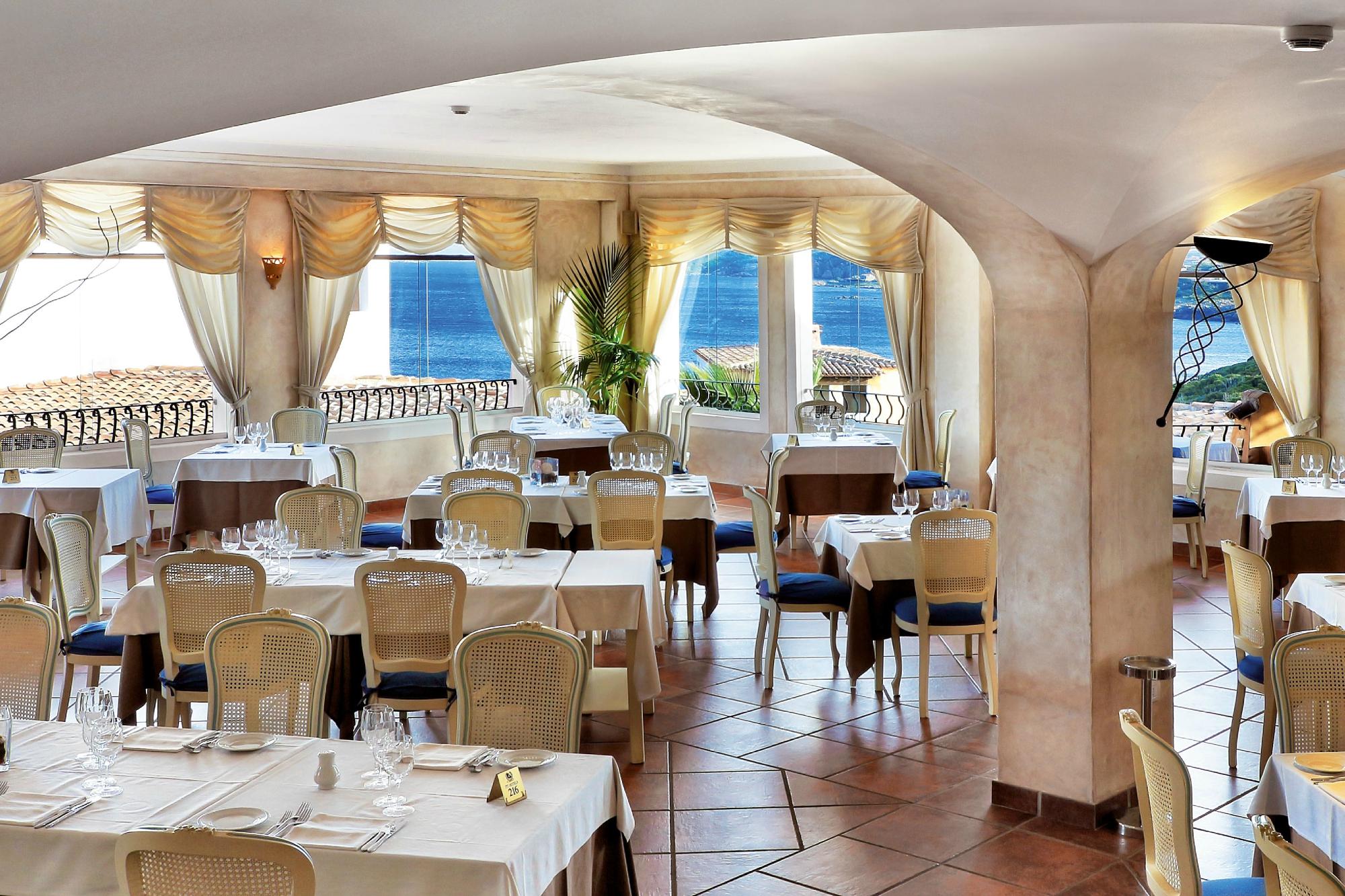 Hotel photo 14 of Colonna Resort.