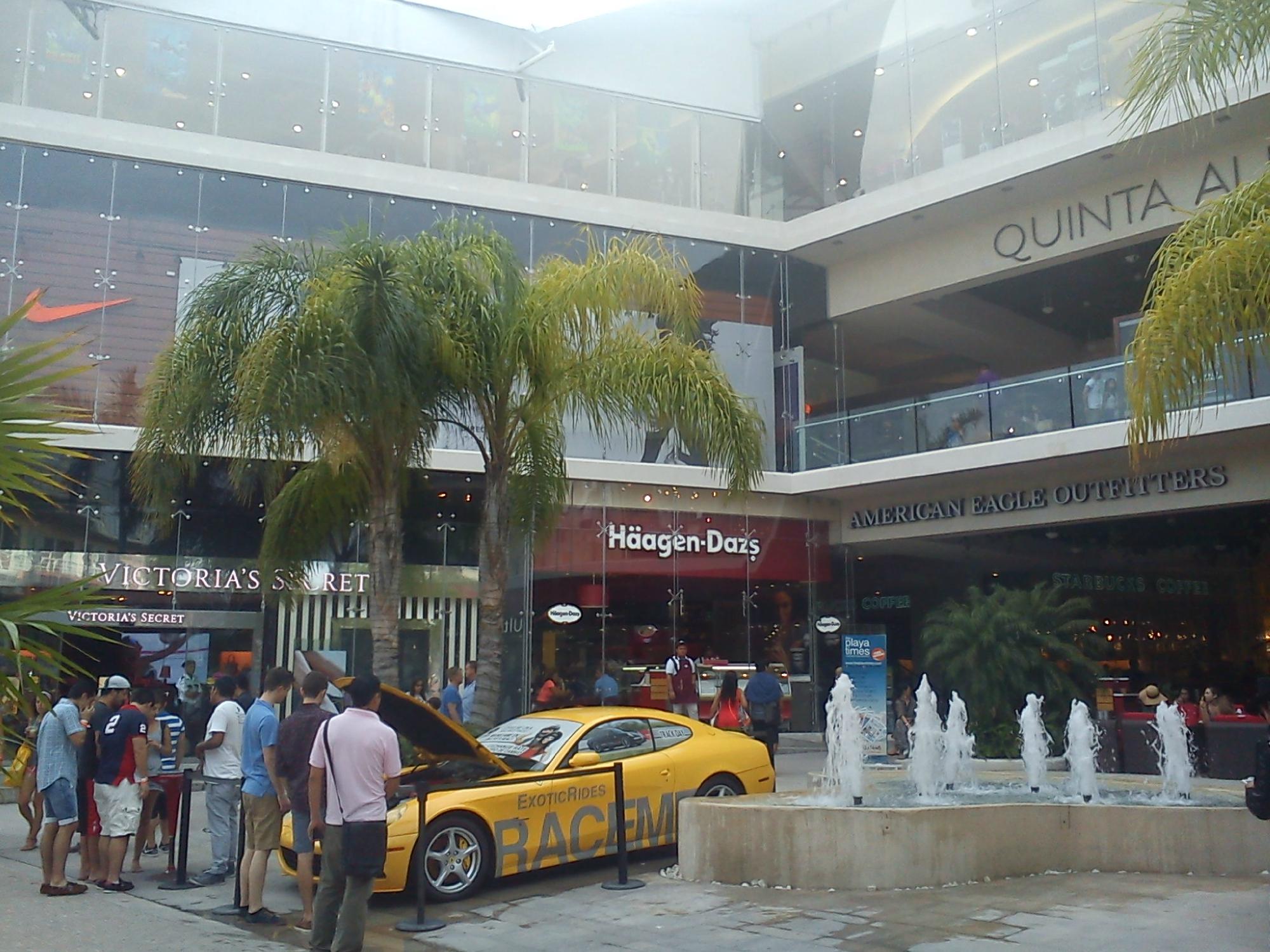 Nike store in outlet playa carmen