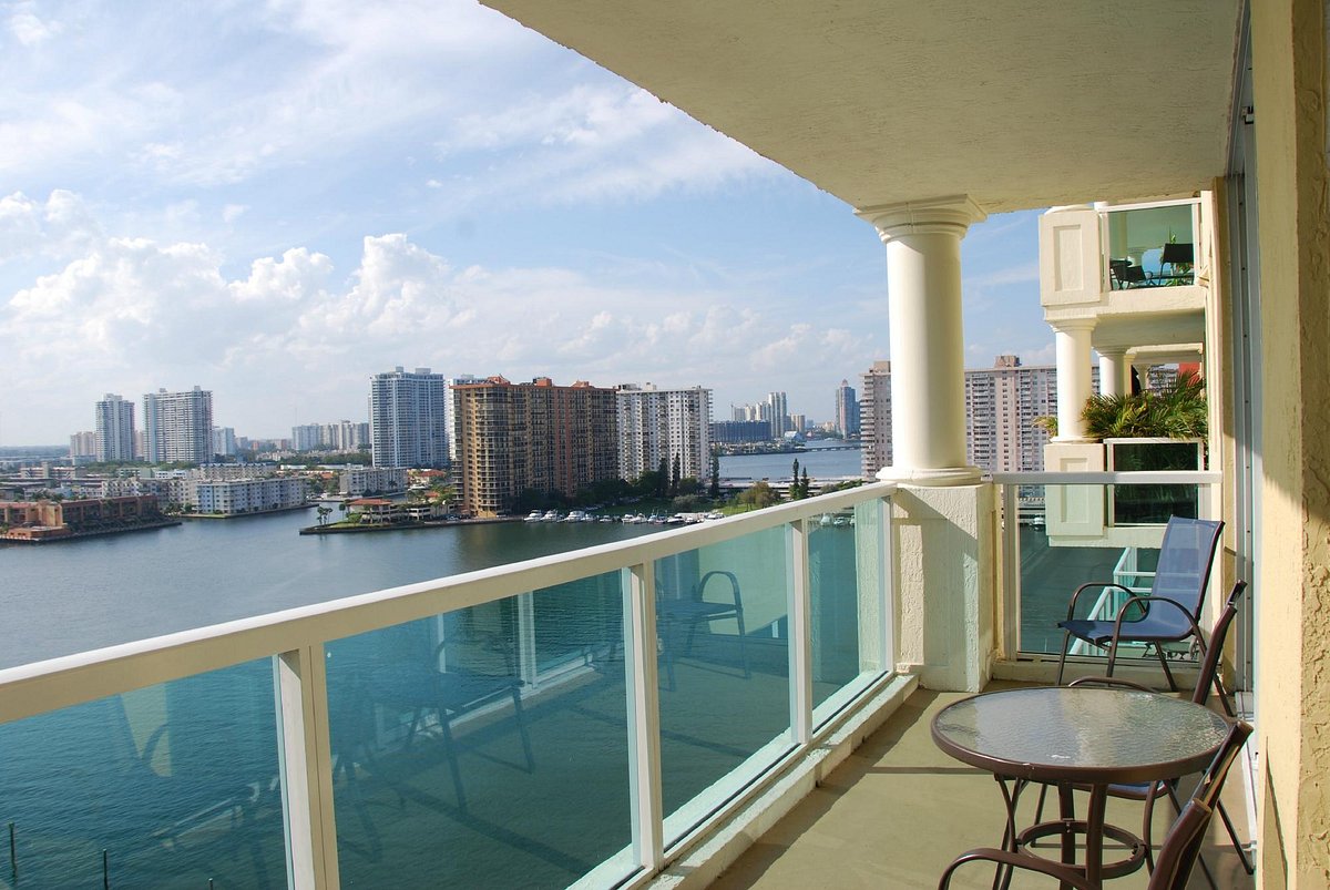 intracoastal yacht club apartments review