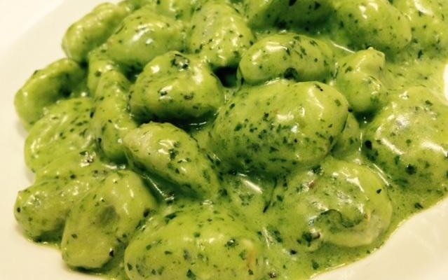 Gnocchi in Creamy Pesto Sauce