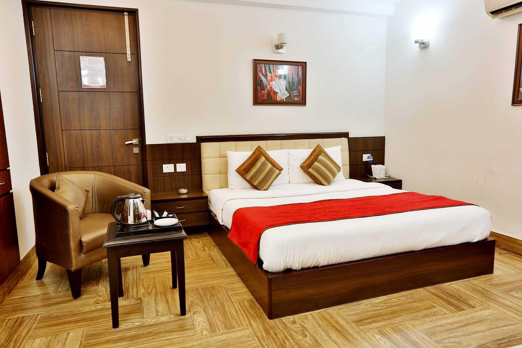 OYO ROOMS JANAKPURI (New Delhi) - Hotel Reviews & Photos - Tripadvisor