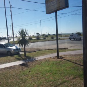 vista desde el ventanal del desayunador, cruzas la avenida y está el mar!!!!