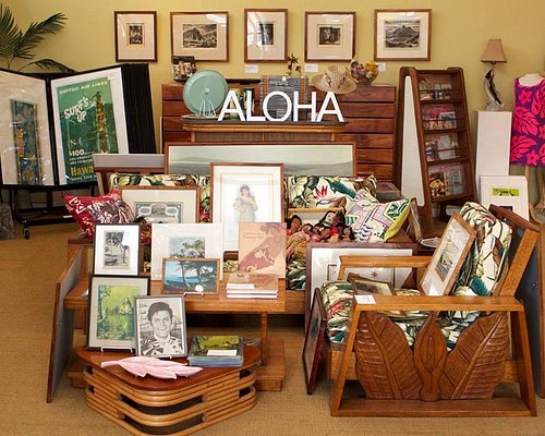 The season's best gifts—starting with @coach bag charms. #alamoanacenter  #alamoanacentershopping #hawaii #oahu #honolulu #hawaiishopping